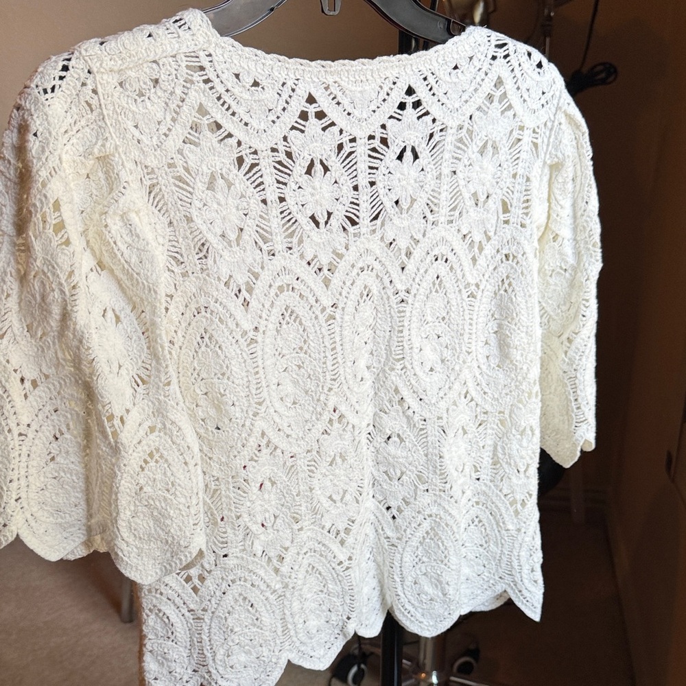 Solitaire White Lace Blouse - Picture 3 of 3